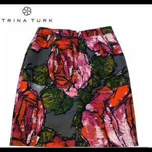 Trina Turk pink red floral pocketed skirt size 4.